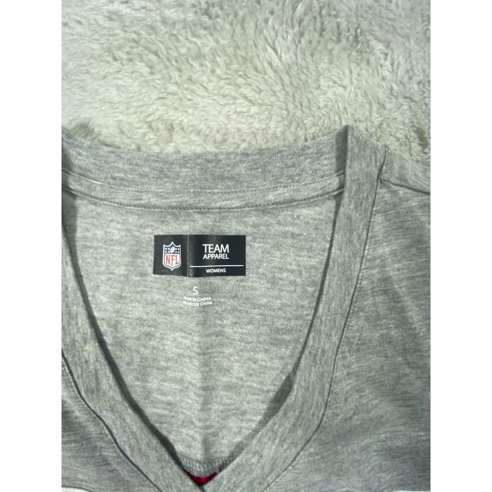 NEW NFL Team Apparel ATLANTA FALCONS Womens T Shirt Small Striped Logo Spellout - Picture 3 of 9